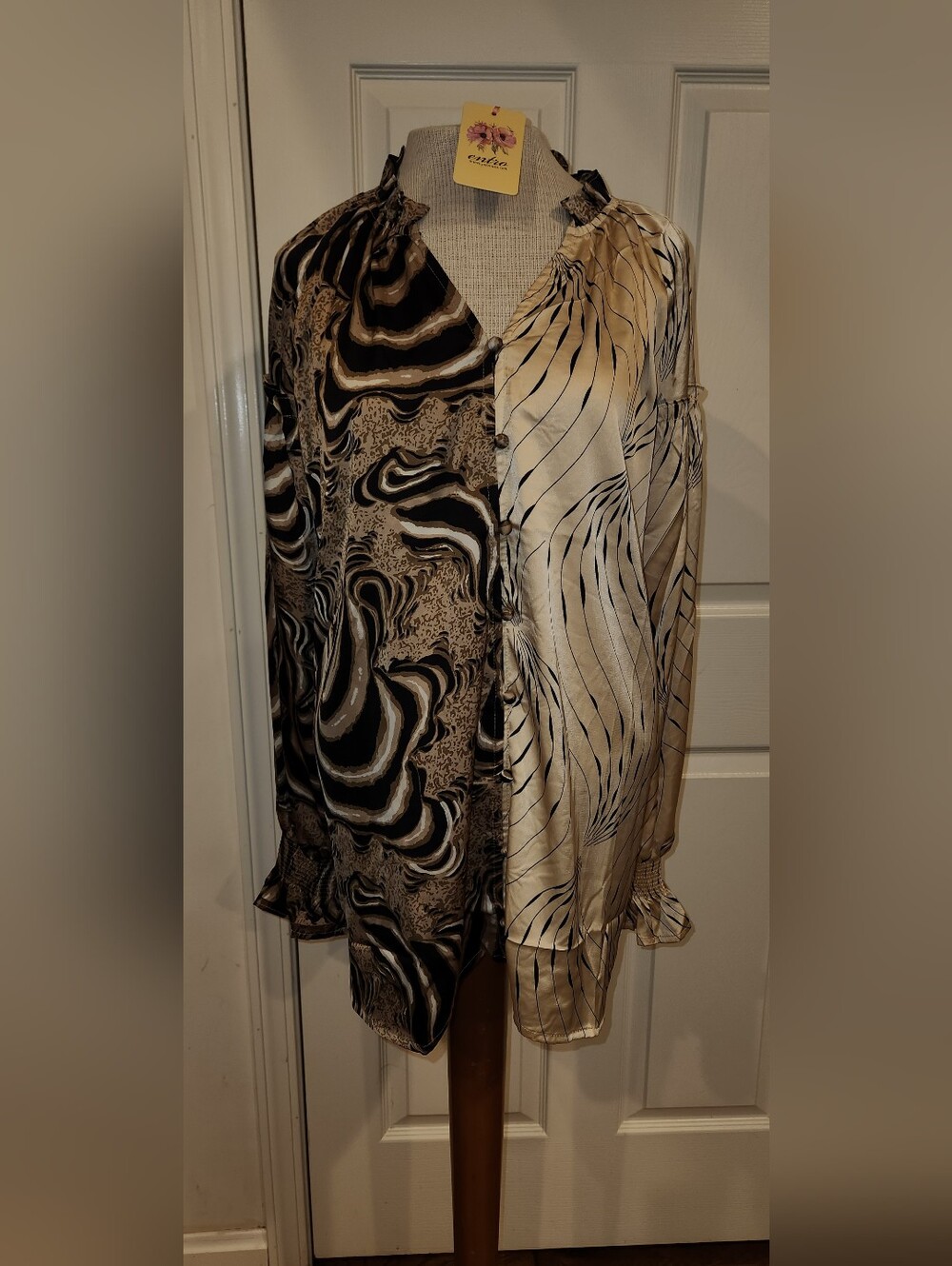 entro Two-Tone Beige and Black Asymmetrical Skirt